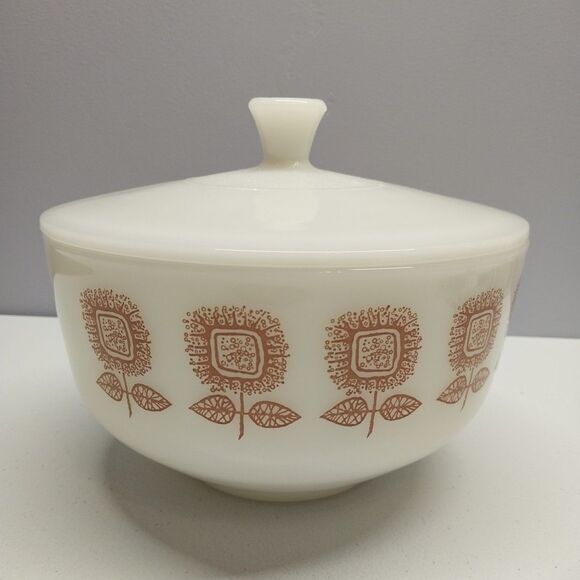 Vintage Federal Milk Glass Casserole Dish Sunflower Pattern Lidded 1960s 2.5 QT - Picture 1 of 7